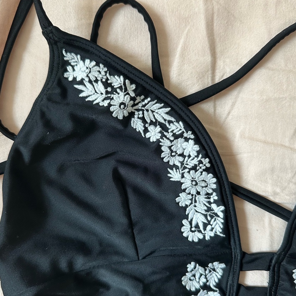 One piece swimsuit - Picture 3 of 3